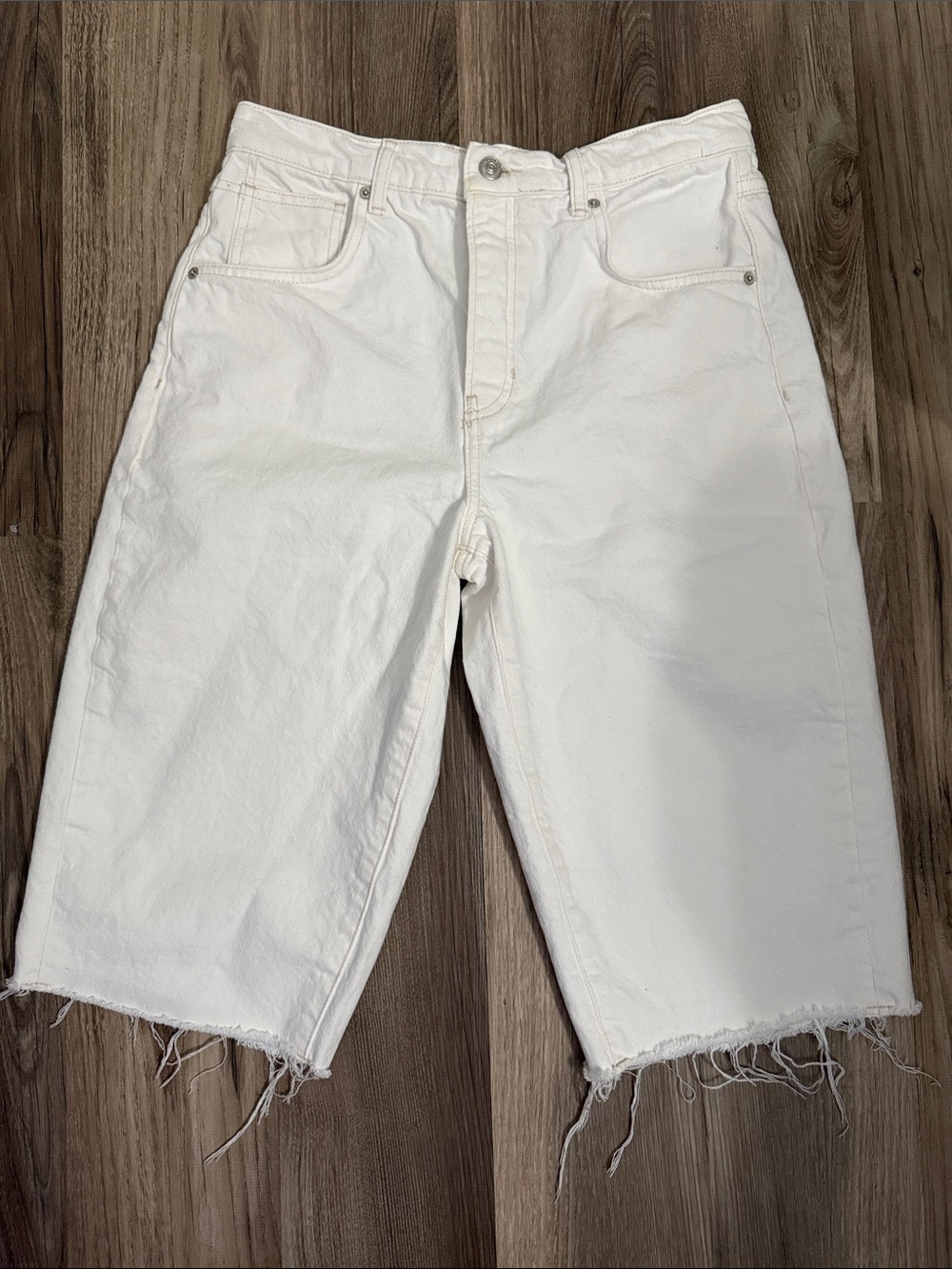 We the Free Free People Cream White Knee High Cutoff Shorts Womens size 28